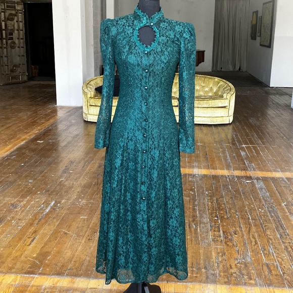 Vintage Dresses & Skirts - Emerald green, 100% lace dress
